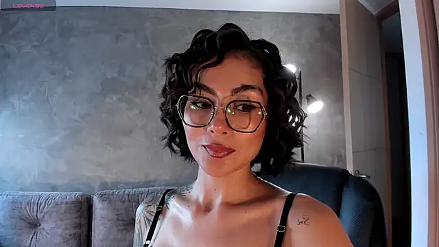 ValerieAustin online show from November 26, 2025, 2:39 pm