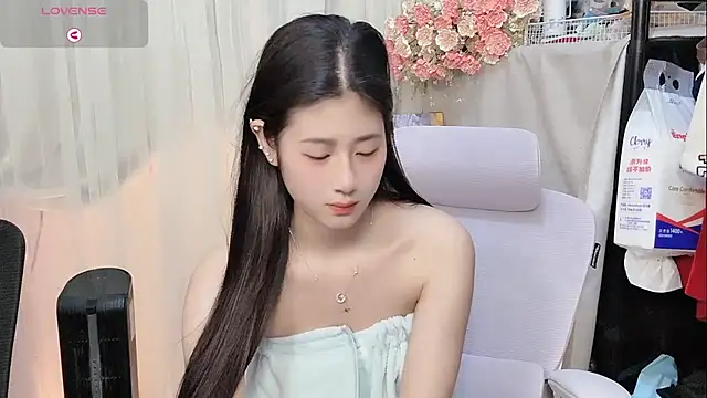 Yvonne-07 online show from March 5, 2026, 1:30 pm