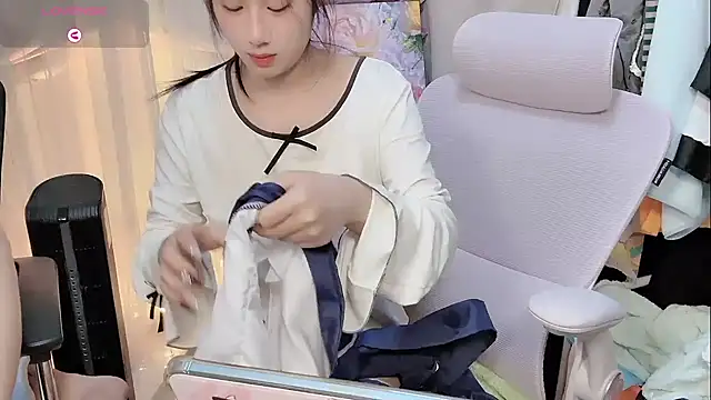 Yvonne-07 online show from February 3, 2026, 12:10 pm