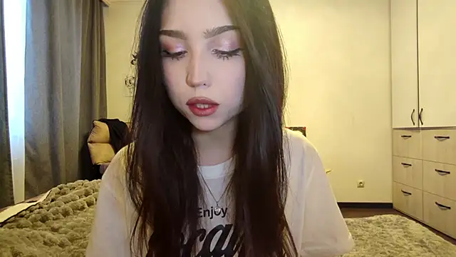 Snapshot of Qwami_Amie chatting on February 24, 2026, 9:32 am Qwami Amie online show from February 24, 2026, 9:32 am