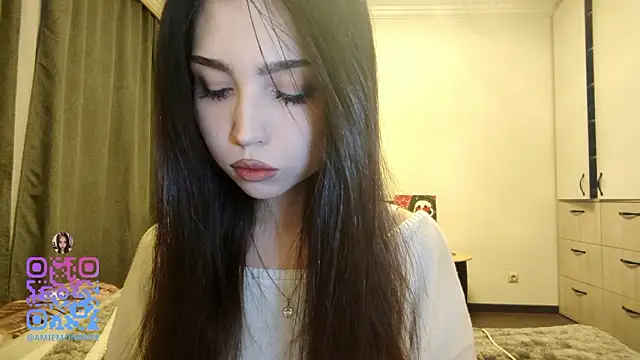 Snapshot of Qwami_Amie chatting on February 9, 2026, 12:36 pm Qwami Amie online show from February 9, 2026, 12:36 pm