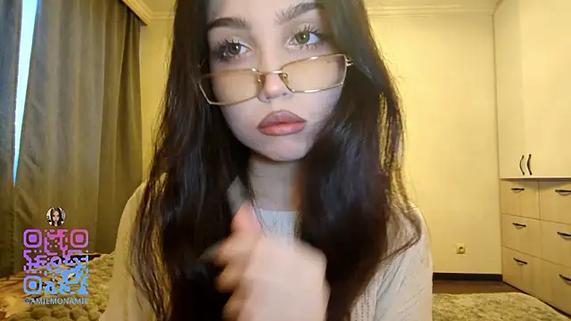 Snapshot of Qwami_Amie chatting on February 13, 2026, 4:45 am Qwami Amie online show from February 13, 2026, 4:45 am