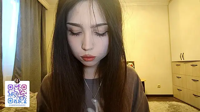 Snapshot of Qwami_Amie chatting on February 1, 2026, 10:13 am Qwami Amie online show from February 1, 2026, 10:13 am