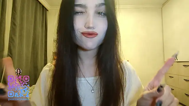 Snapshot of Qwami_Amie chatting on February 5, 2026, 1:07 pm Qwami Amie online show from February 5, 2026, 1:07 pm