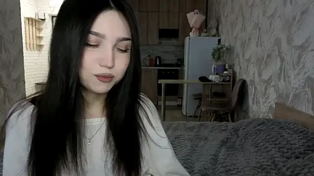 Snapshot of Qwami_Amie chatting on June 20, 2026, 7:13 am Qwami Amie online show from June 20, 2026, 7:13 am