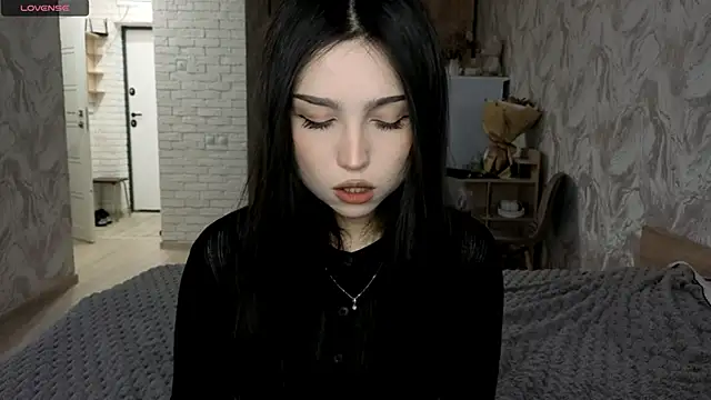 Snapshot of Qwami_Amie chatting on June 15, 2026, 8:03 am Qwami Amie online show from June 15, 2026, 8:03 am