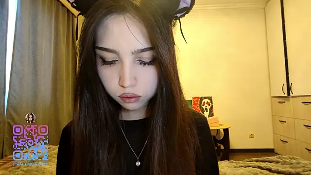 Snapshot of Qwami_Amie chatting on February 10, 2026, 8:57 am Qwami Amie online show from February 10, 2026, 8:57 am