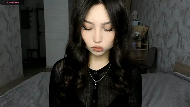 Qwami Amie online show from May 25, 2026, 7:51 am