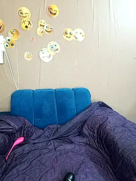 ChoklitBerryXX online show from April 3, 2026, 7:04 am