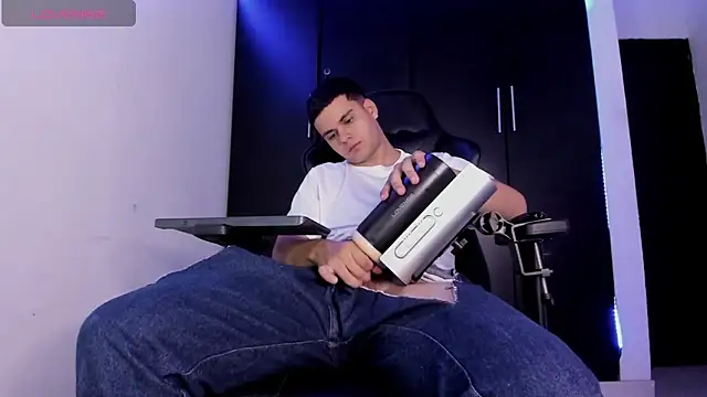 Liam Mateo online show from April 3, 2026, 5:14 am