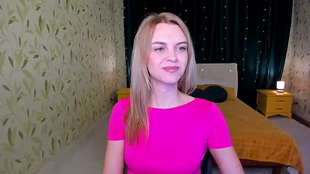 LunaFlinn online show from February 9, 2026, 4:32 am