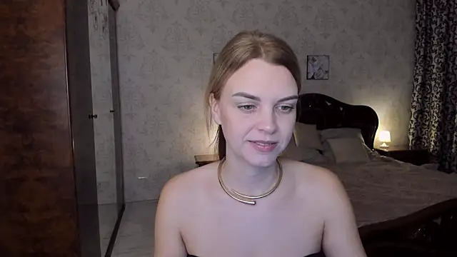 LunaFlinn online show from February 6, 2026, 4:30 am