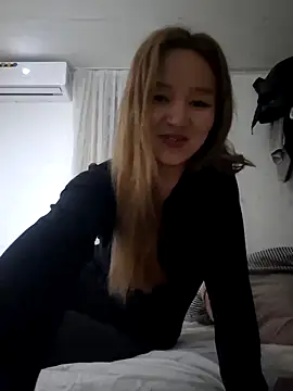 SherrylShaw online show from December 19, 2025, 7:49 pm