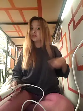 SherrylShaw online show from April 17, 2026, 7:28 pm