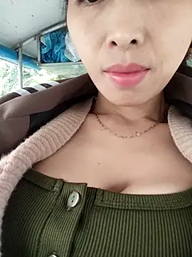 Comb-bii online show from December 16, 2025, 2:27 am