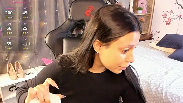 Snapshot of Nicole_Pars chatting on December 18, 2025, 7:24 am Nicole Pars online show from December 18, 2025, 7:24 am