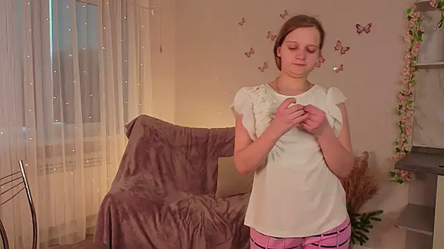 HazeElariel online show from March 28, 2026, 3:24 pm