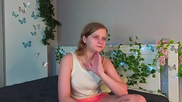 HazeElariel online show from March 31, 2026, 3:14 pm