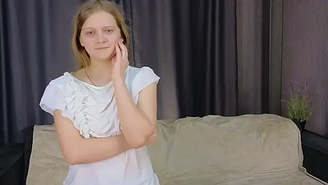 HazeElariel online show from March 20, 2026, 4:41 pm