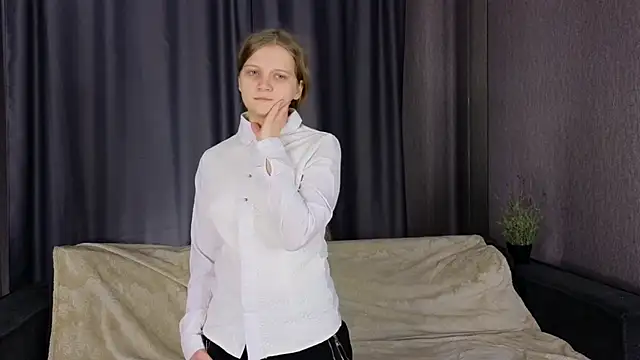 HazeElariel online show from March 21, 2026, 3:38 pm