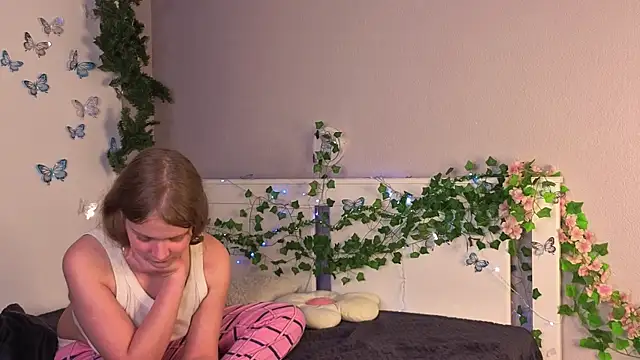 HazeElariel online show from April 2, 2026, 3:51 pm