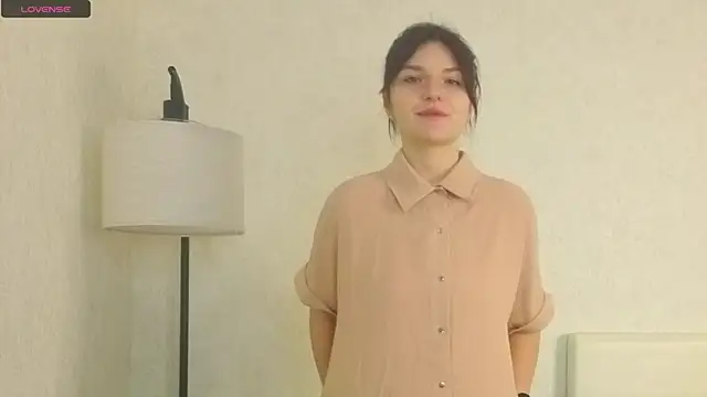 NyraVesperis online show from April 4, 2026, 6:09 am