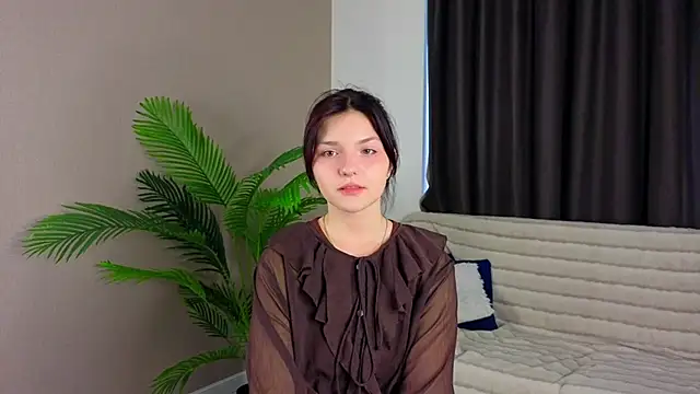 NyraVesperis online show from March 25, 2026, 3:11 pm