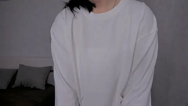 NyraVesperis online show from April 9, 2026, 6:15 am