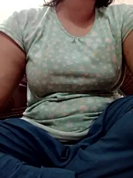 nosrat014 online show from February 10, 2026, 1:43 pm