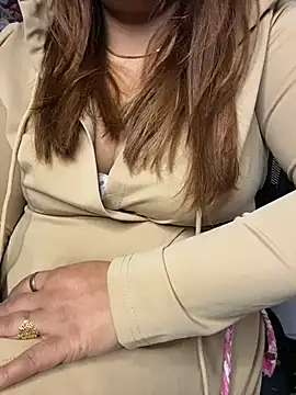 butterflyslay online show from February 24, 2026, 5:52 am