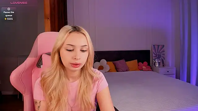 LanaMiracle online show from December 16, 2025, 4:28 am