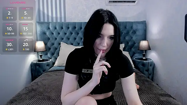 Snapshot of LisaBevy chatting on December 17, 2025, 8:36 pm LisaBevy online show from December 17, 2025, 8:36 pm