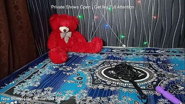 khushigoesnaughty0 online show from February 11, 2026, 7:03 pm