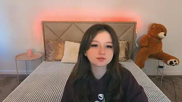 CyrenaLuxe online show from April 10, 2026, 5:47 am