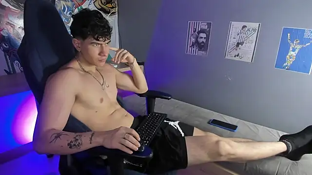 Snapshot of Criss_Adams chatting on January 18, 2026, 1:53 am Criss Adams online show from January 18, 2026, 1:53 am