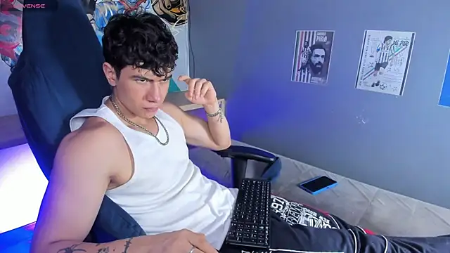 Snapshot of Criss_Adams chatting on January 16, 2026, 2:37 am Criss Adams online show from January 16, 2026, 2:37 am