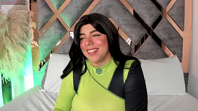 Cheerry Lee  online show from December 18, 2025, 1:37 pm