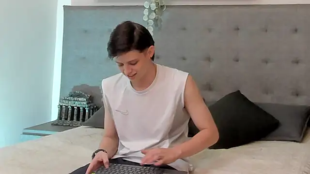 sebastamayo  online show from February 7, 2026, 4:09 am