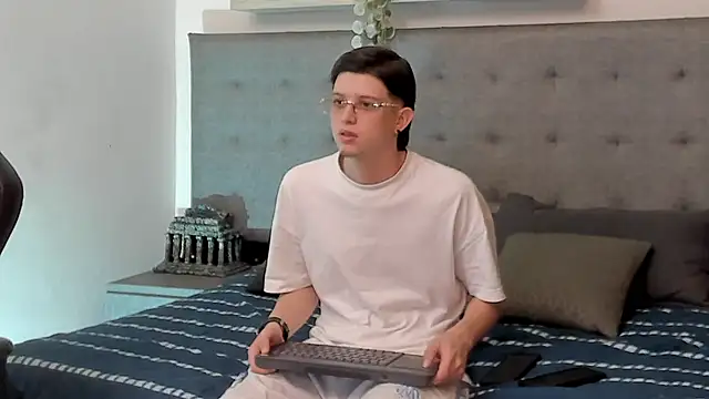 sebastamayo  online show from February 3, 2026, 8:58 pm