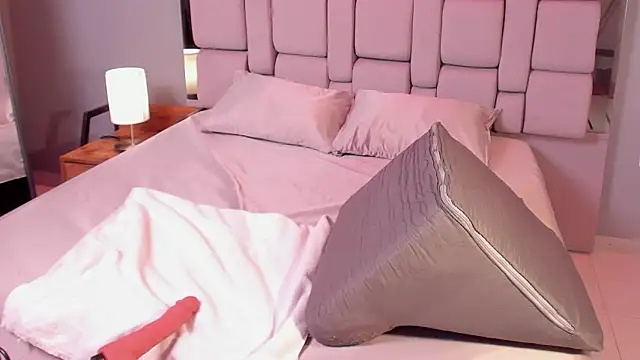 Belanny online show from March 5, 2026, 4:09 am