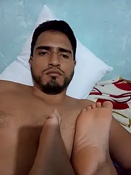 Snapshot of Aleinad16 chatting on December 19, 2025, 10:39 am Aleinad16 online show from December 19, 2025, 10:39 am