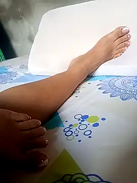 Snapshot of Aleinad16 chatting on December 18, 2025, 8:45 pm Aleinad16 online show from December 18, 2025, 8:45 pm