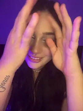 pudizinhaa  online show from April 15, 2026, 4:51 am