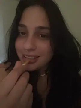 pudizinhaa  online show from April 23, 2026, 1:02 pm