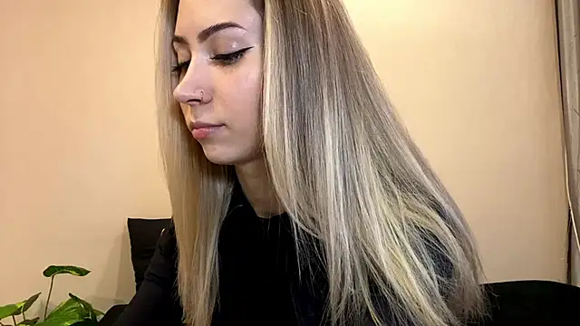 Snapshot of sun_under_skyy chatting on December 14, 2025, 8:31 am sun under skyy online show from December 14, 2025, 8:31 am