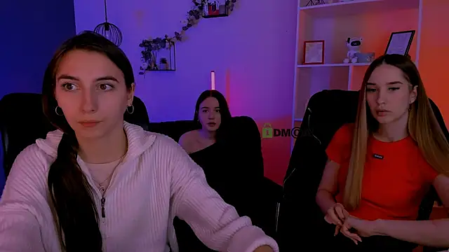 mila firee online show from April 15, 2026, 8:53 am