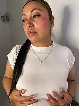 LizzCarter  online show from June 3, 2026, 2:33 pm