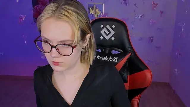 Snapshot of madeline_doll chatting on February 2, 2026, 8:24 am madeline doll online show from February 2, 2026, 8:24 am