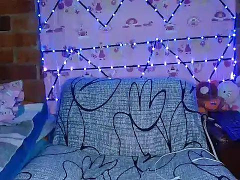 Snapshot of LunaVinxxen chatting on February 12, 2026, 4:45 am LunaVinxxen online show from February 12, 2026, 4:45 am