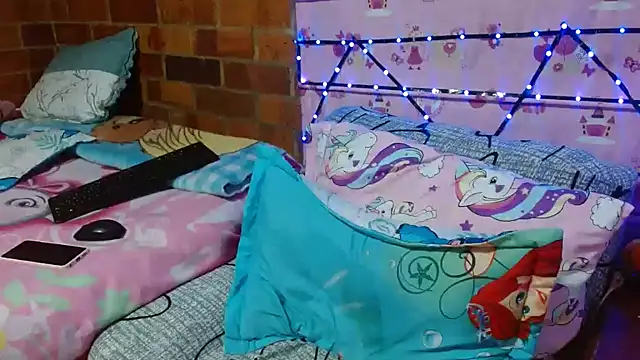 Snapshot of LunaVinxxen chatting on February 13, 2026, 4:34 am LunaVinxxen online show from February 13, 2026, 4:34 am